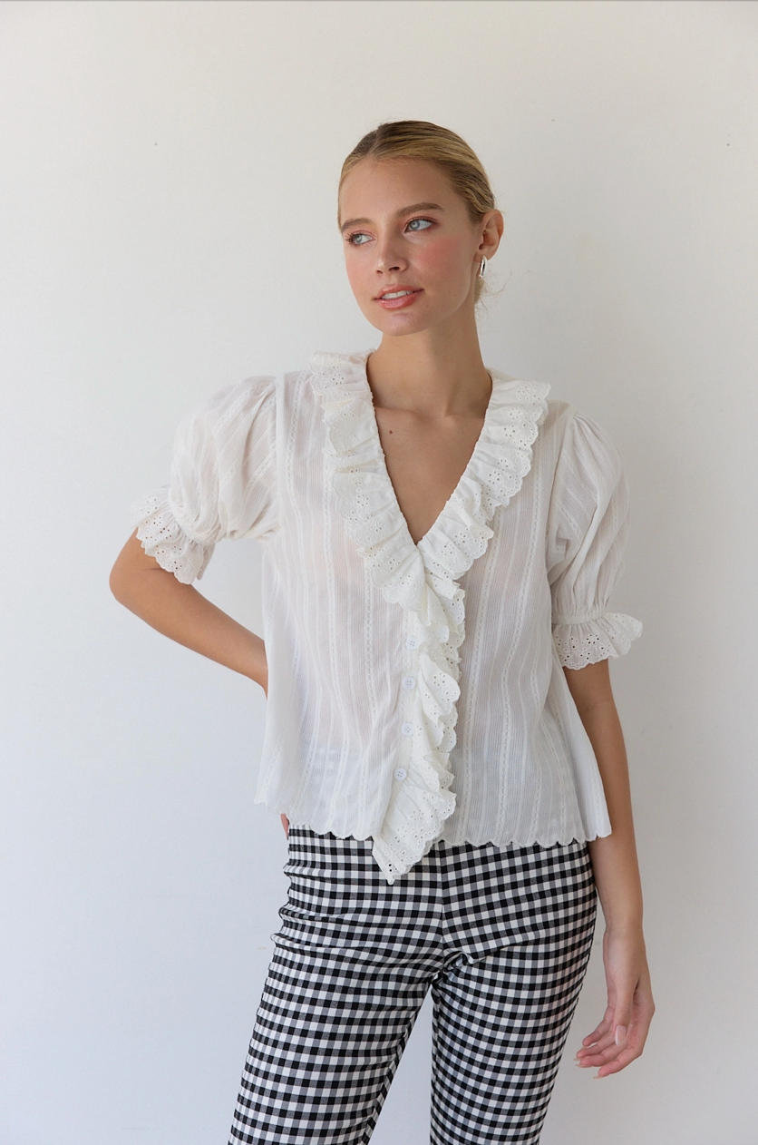 le field, V-Neck Ruffle Blouse