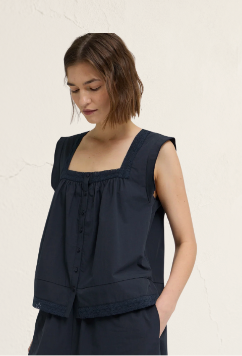 le field, Eyelet Trim Top