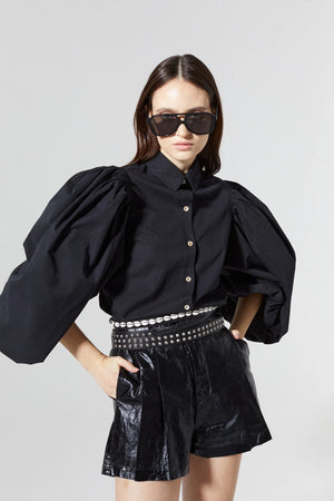 Frida Short, Black