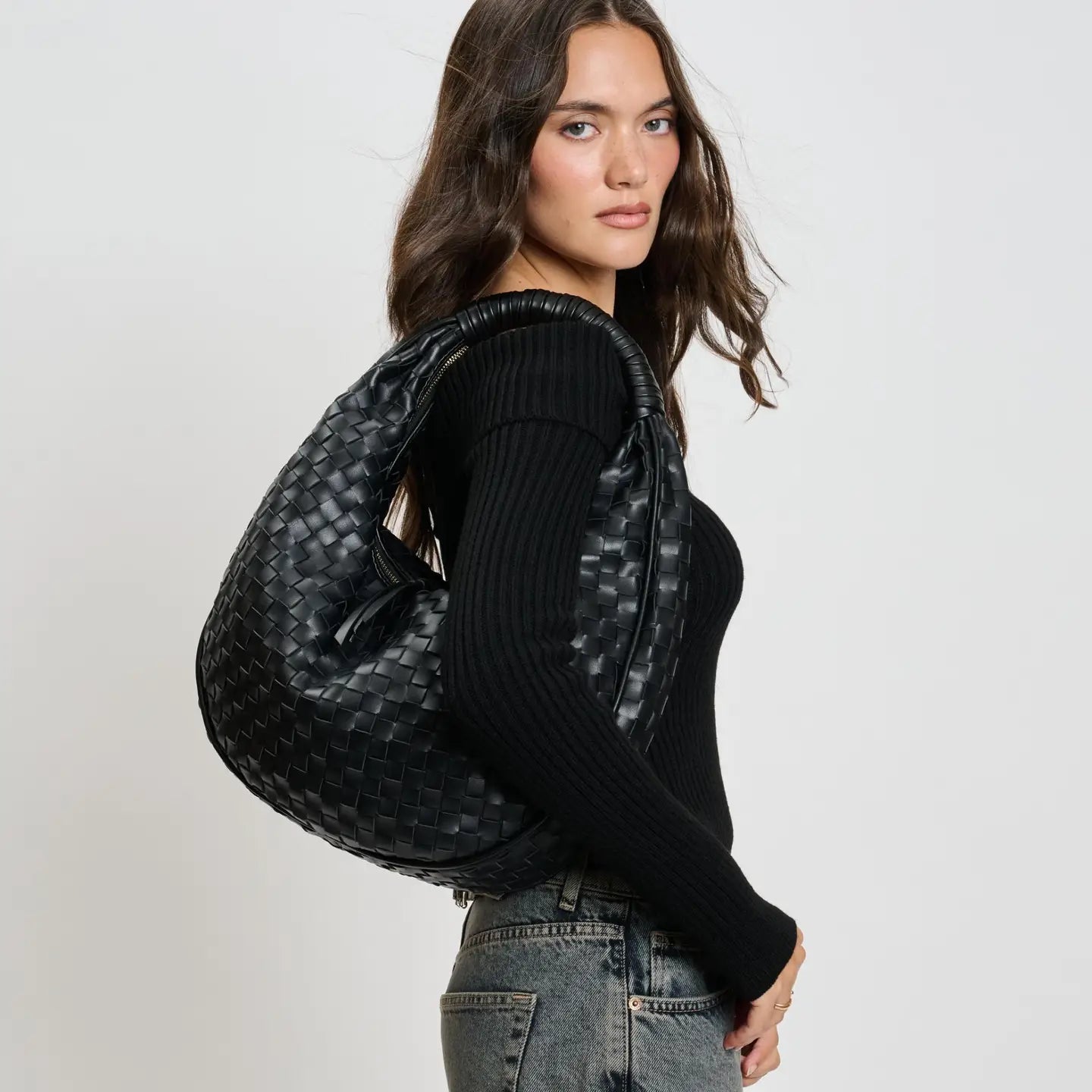 Moda Luxe, Casandra Hobo