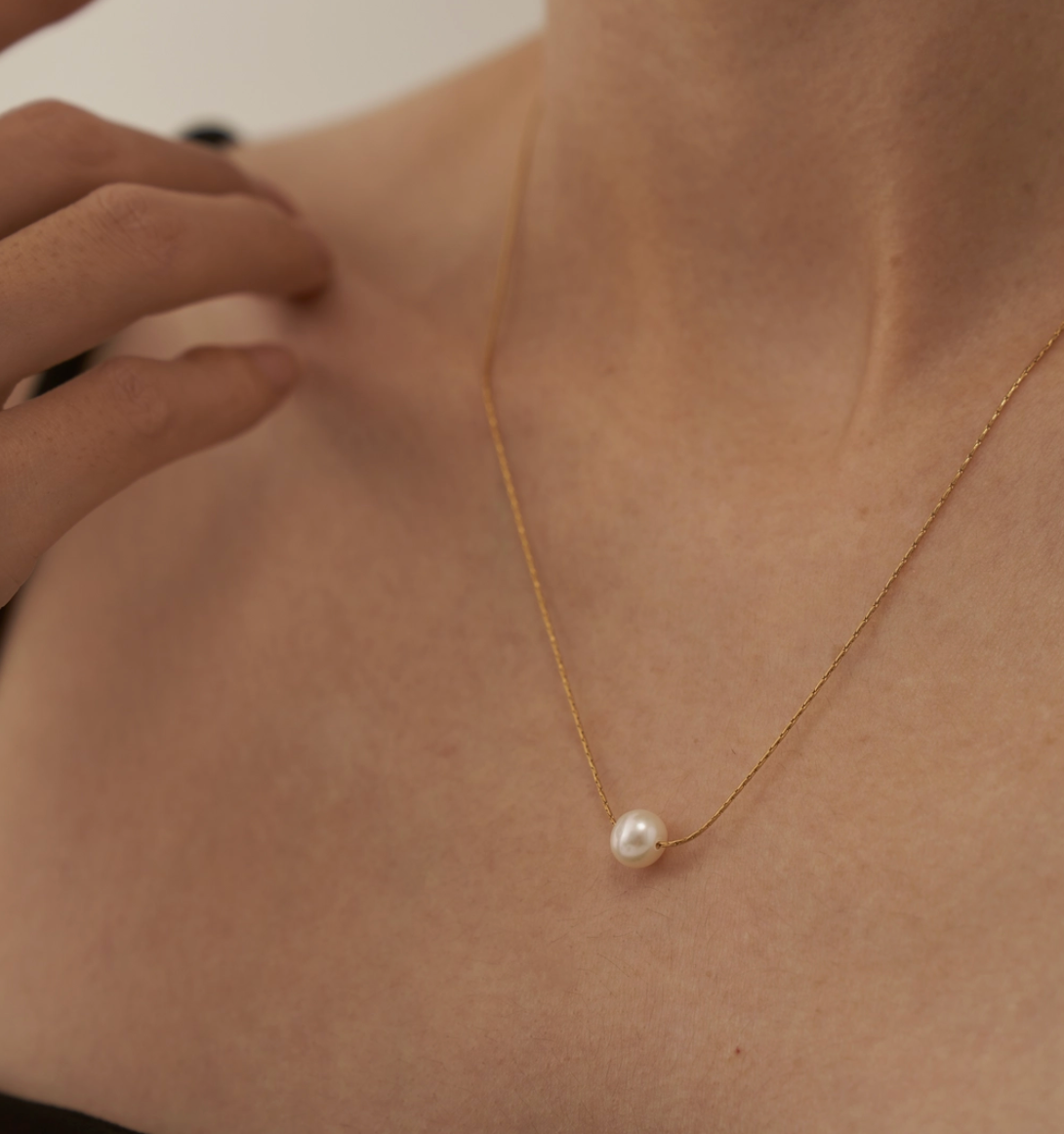 SR, Floating Pearl Necklace