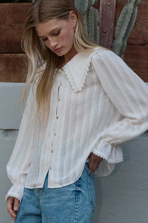 le field, Scallop Lace Collar Blouse
