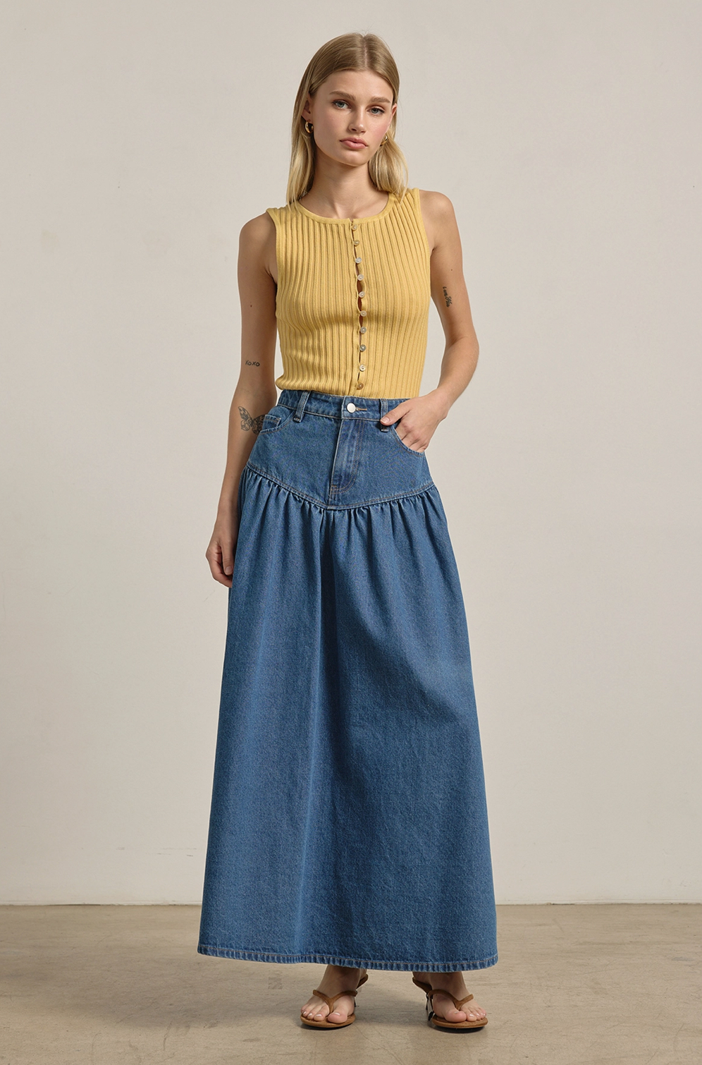 le field, Tiered Denim Maxi Skirt