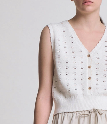 le field, The April Vest