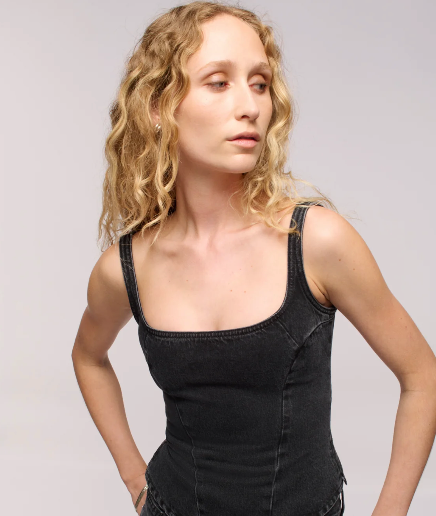 Dala, Quiet Corset