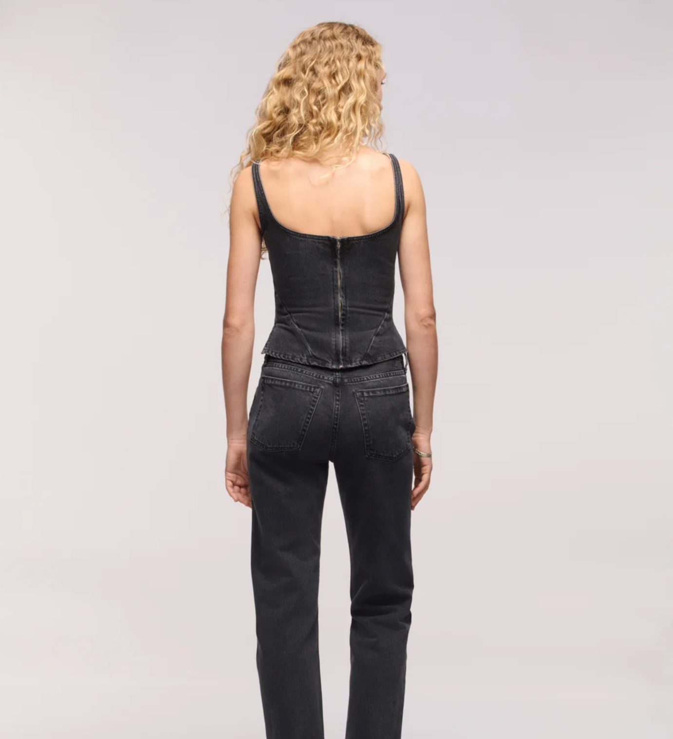 Dala, Quiet Corset