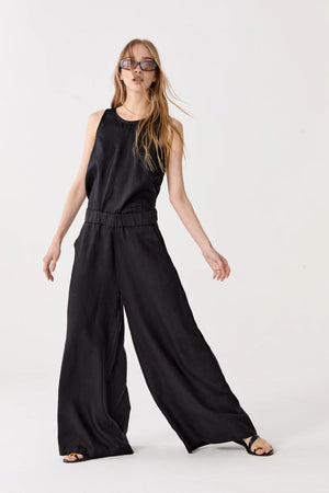 Yves Tank, Black