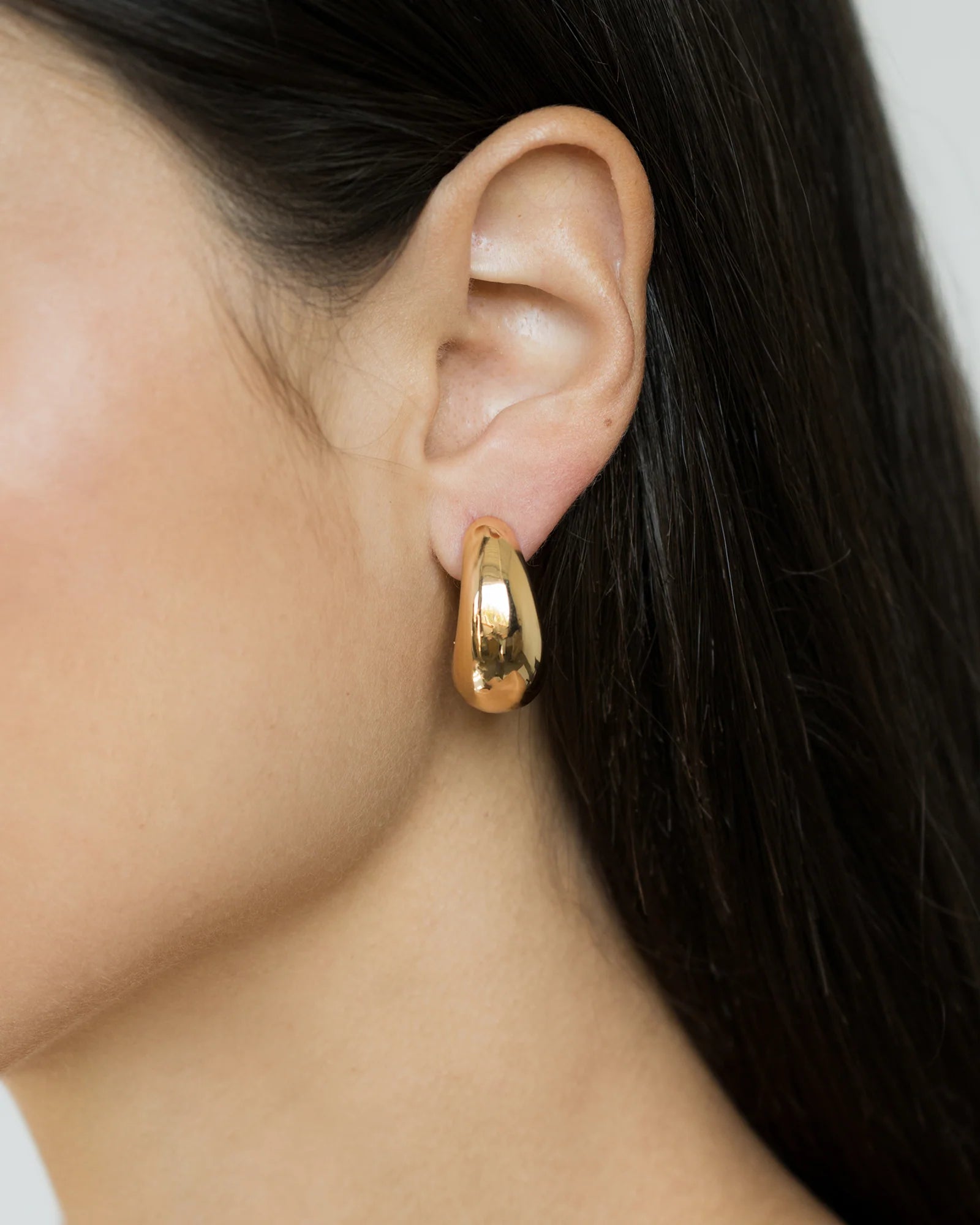 Mod + Jo, Bobbi Hoops